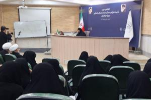 خانم برقعی سالن اجتماعات