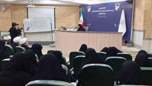 خانم برقعی سالن اجتماعات