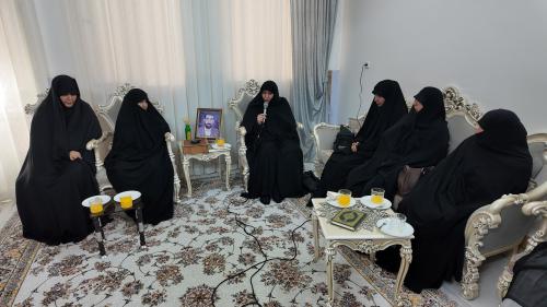دیدار مدیر جامعه الزهرا با خانواده شهید التمیمی (1)