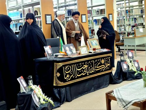 معرفی کتاب سنگ های سرخ مزار