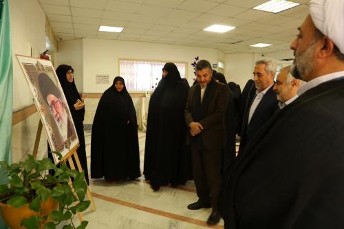 بازدید مدیر جامعه الزهرا از نمایشگاه مدرسه انقلاب هدی (17)