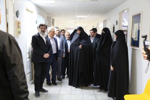 بازدید استاندار قم از جامعه الزهرا (14)