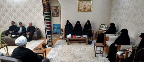 دیدار مدیر جامعه الزهرا با خانواده شهید بهمن باقری - Copy