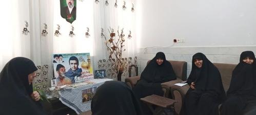 دیدار مدیر جامعه الزهرا سلام‌الله‌علیها با خانواده شهید قربانی